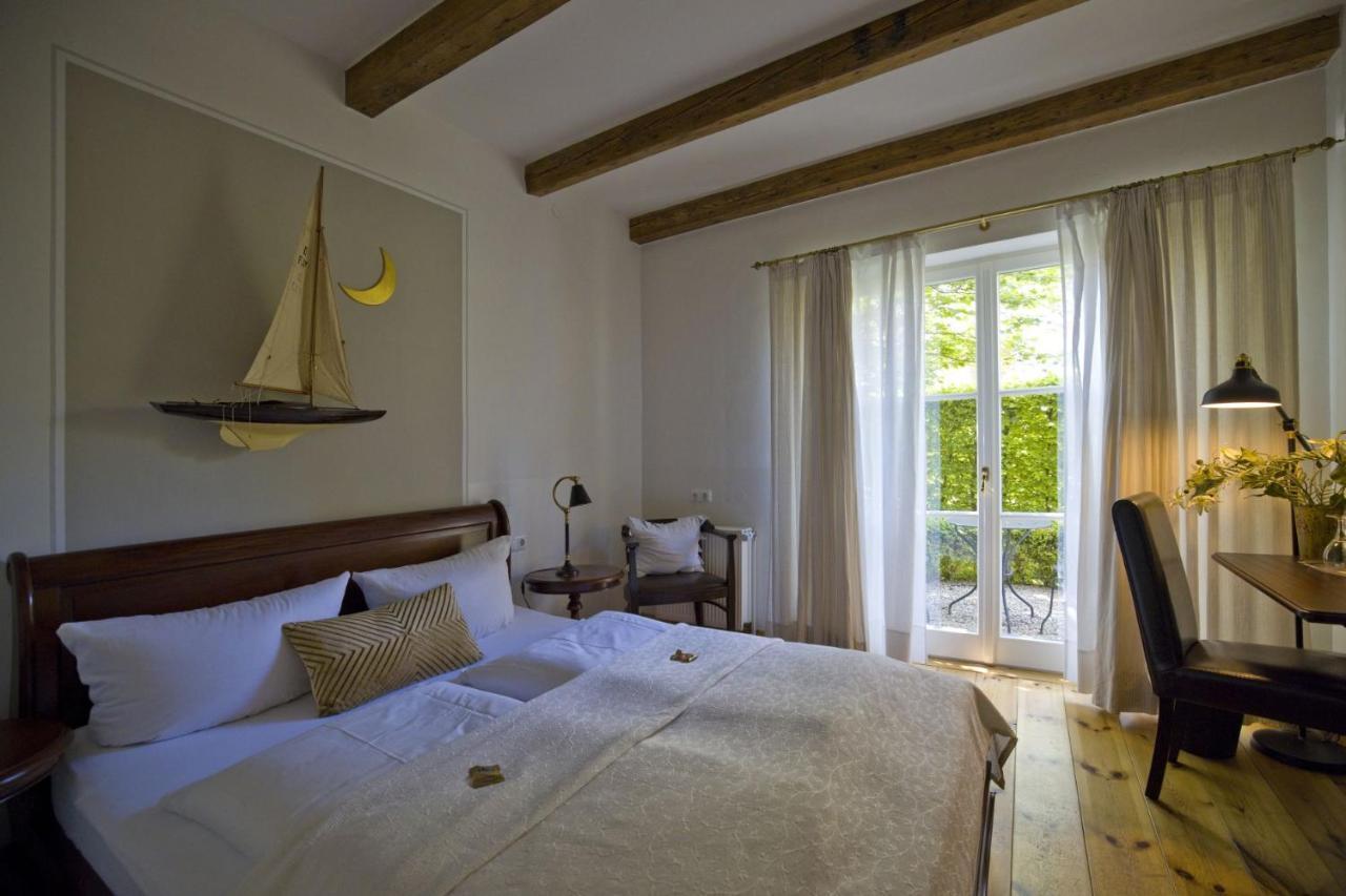 Hotel Hochzeitshaus เอาริคช์ ภายนอก รูปภาพ
